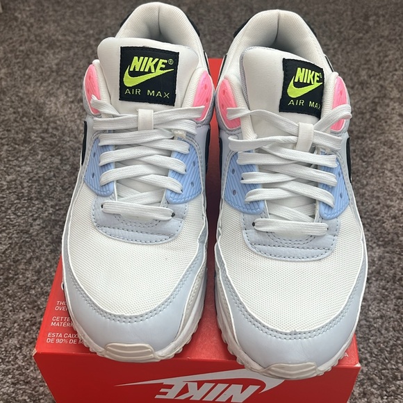 Nike air max 90
Womans size 9 - Picture 3 of 7